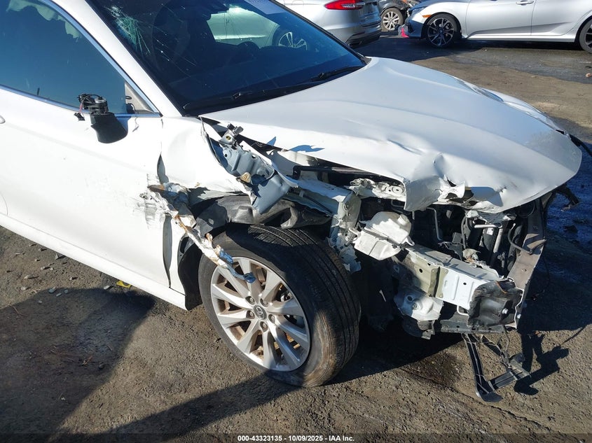 2018 Toyota Camry L/Le/Xle/Se/Xse VIN: 4T1B11HKXJU542133 Lot: 43323135