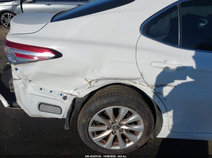 2018 Toyota Camry L/Le/Xle/Se/Xse VIN: 4T1B11HKXJU542133 Lot: 43323135