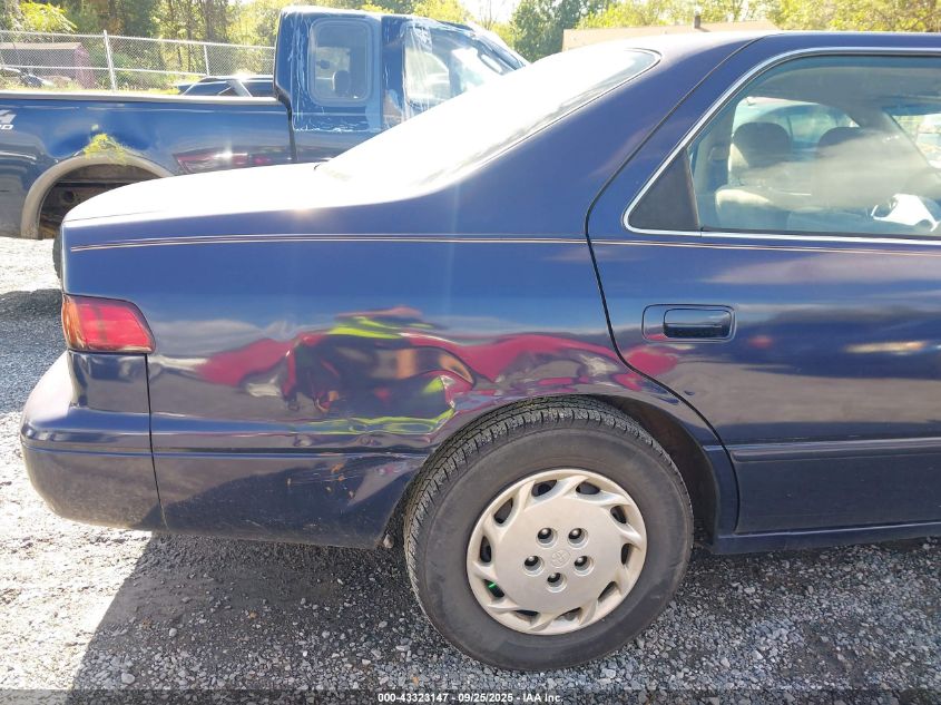 1999 Toyota Camry Le VIN: JT2BG22K4X0307527 Lot: 43323147