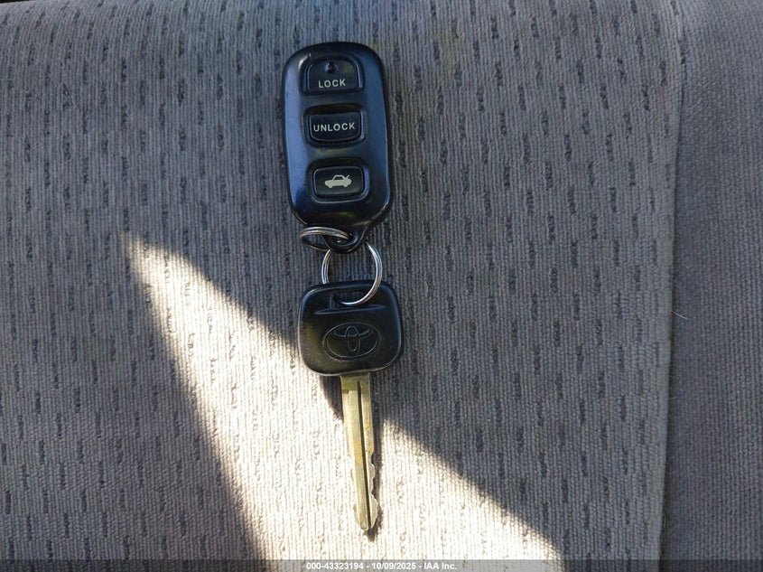 2002 Toyota Camry Le VIN: 4T1BE32K12U051024 Lot: 43323194