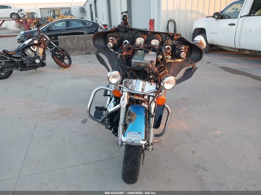 2011 HARLEY-DAVIDSON FLHTK - 1HD1KEM19BB677827