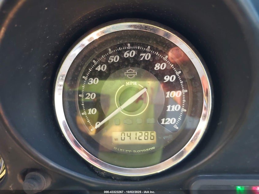 2011 HARLEY-DAVIDSON FLHTK - 1HD1KEM19BB677827