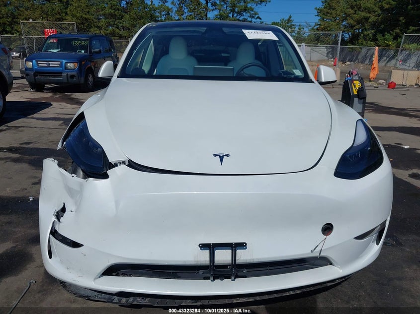 2023 Tesla Model Y Awd/Long Range Dual Motor All-Wheel Drive VIN: 7SAYGDEE6PF811889 Lot: 43323284