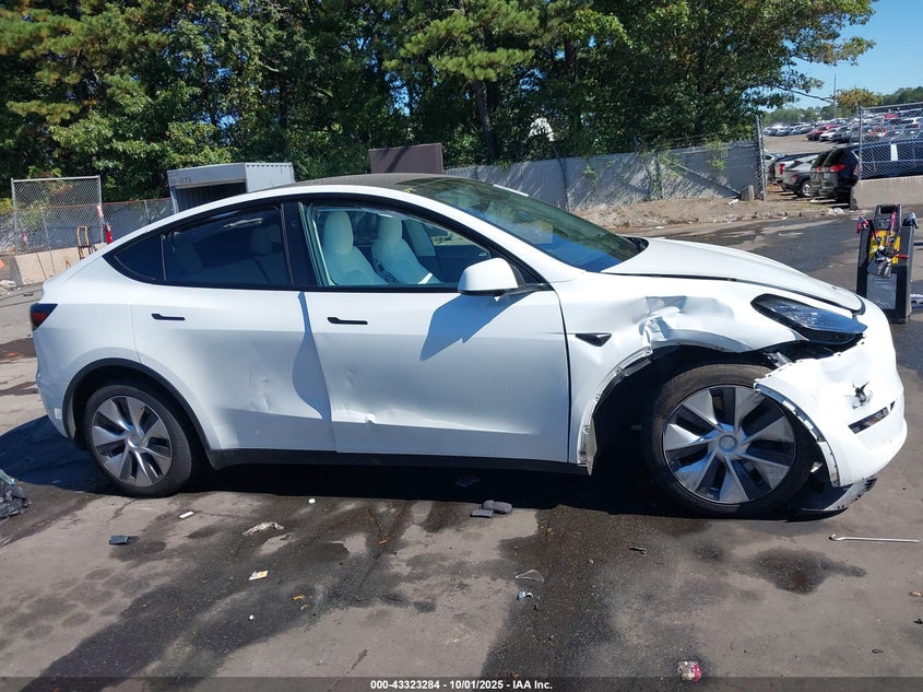 2023 Tesla Model Y Awd/Long Range Dual Motor All-Wheel Drive VIN: 7SAYGDEE6PF811889 Lot: 43323284
