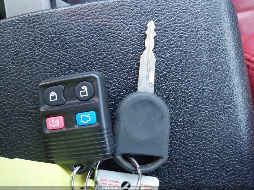 2005 Ford Mustang Gt Deluxe/Gt Premium VIN: 1ZVHT82H555212329 Lot: 43323586