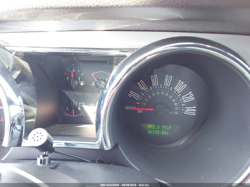 2005 Ford Mustang Gt Deluxe/Gt Premium VIN: 1ZVHT82H555212329 Lot: 43323586