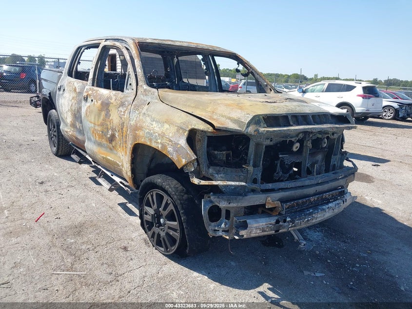 TOYOTA TUNDRA PLATINUM 5.7L V8