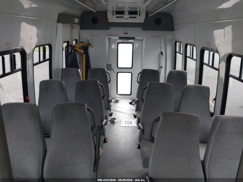 2006 Ford E-450 Cutaway VIN: 1FDXE45P36HA77061 Lot: 43323948