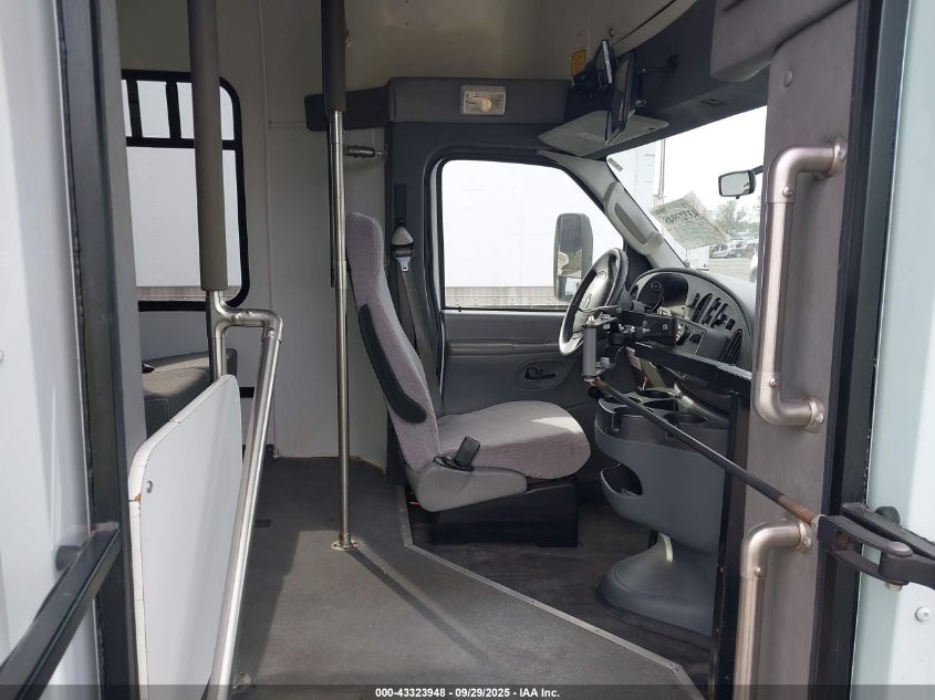 2006 Ford E-450 Cutaway VIN: 1FDXE45P36HA77061 Lot: 43323948