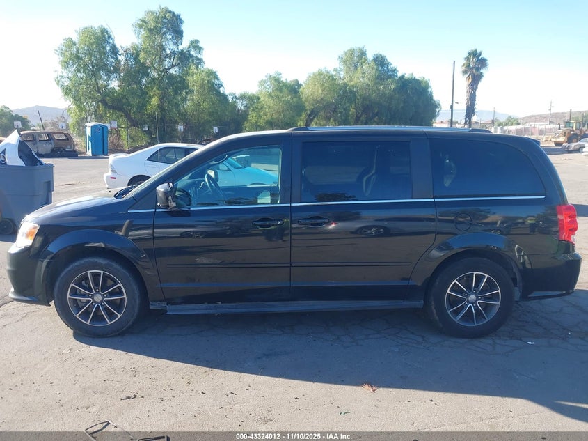 2017 Dodge Grand Caravan Sxt VIN: 2C4RDGCGXHR857165 Lot: 43324012