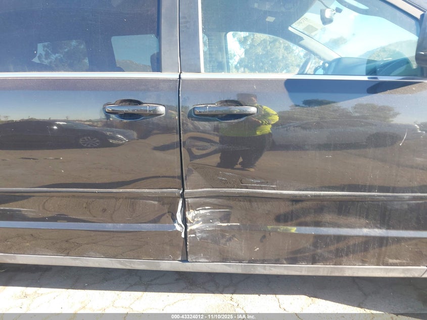 2017 Dodge Grand Caravan Sxt VIN: 2C4RDGCGXHR857165 Lot: 43324012