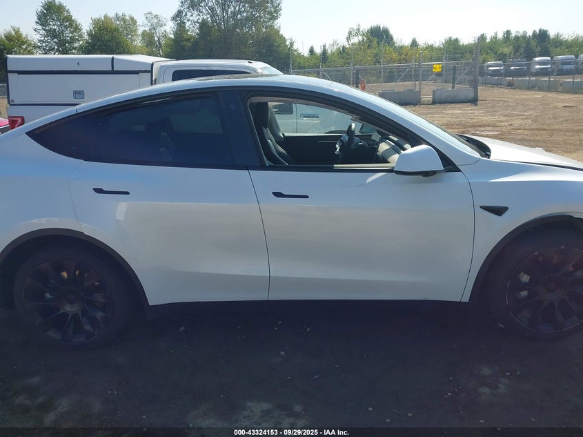 2023 Tesla Model Y Awd/Long Range Dual Motor All-Wheel Drive VIN: 7SAYGDEE4PA070722 Lot: 43324153