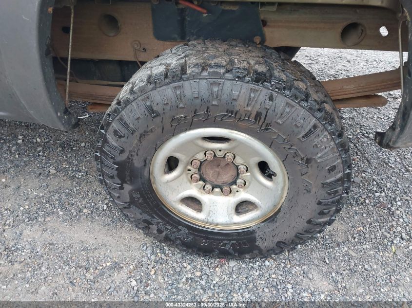 2000 Chevrolet Silverado Ls VIN: 1GCGK29U0YE159139 Lot: 43324253