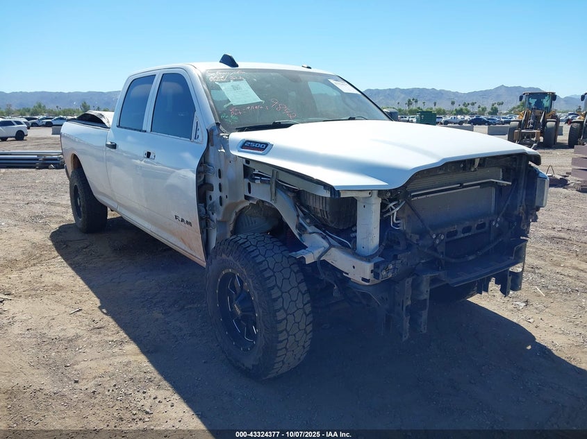 RAM 2500 TRADESMAN 4X2 8 BOX