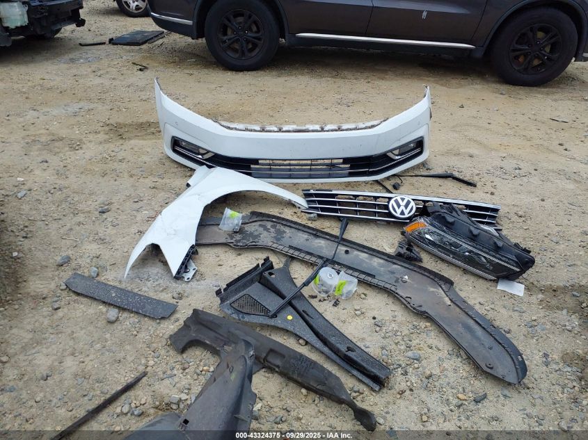 2017 Volkswagen Passat 1.8T Sel Premium VIN: 1VWCT7A3XHC014467 Lot: 43324375