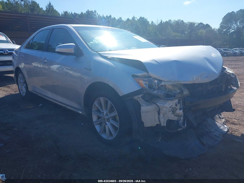 TOYOTA CAMRY HYBRID XLE