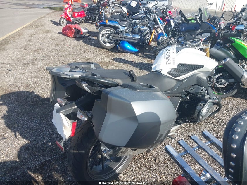 WB10A1505GZ378331 2016 BMW R 1200 photo no. 4