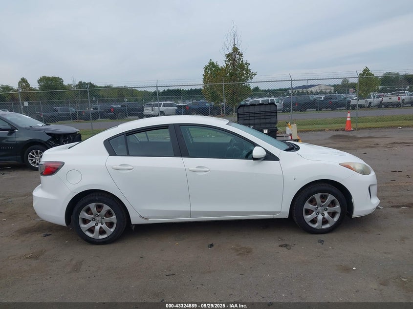 2013 MAZDA MAZDA3 I SPORT - JM1BL1U79D1844616