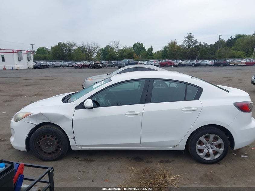 2013 MAZDA MAZDA3 I SPORT - JM1BL1U79D1844616