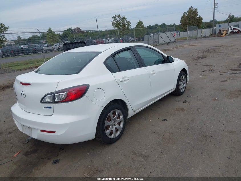 2013 MAZDA MAZDA3 I SPORT - JM1BL1U79D1844616