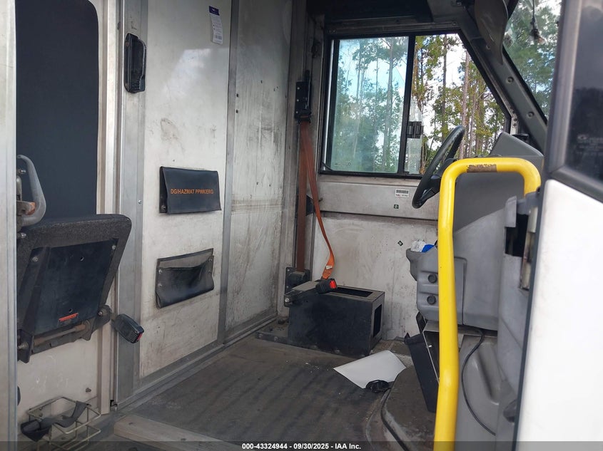 2012 Isuzu Commercial Van null van diesel JALB4T170C7W00506 photo #4