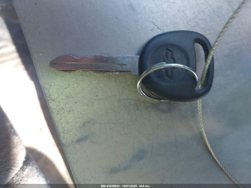 2006 Chevrolet Express Work Van VIN: 1GCHG39U261117880 Lot: 43325042