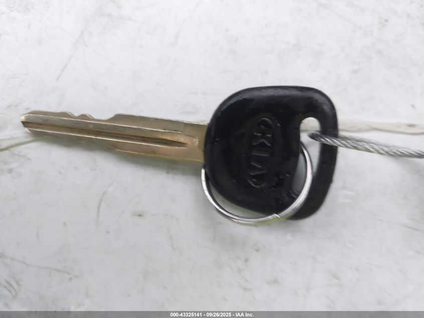 2004 Kia Spectra Ls VIN: KNAFB121045310798 Lot: 43325141