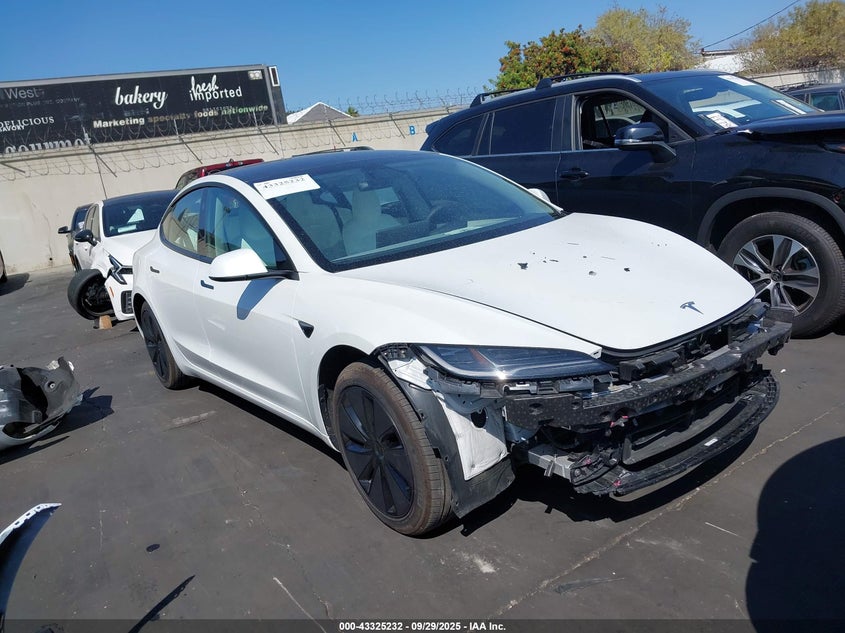 TESLA MODEL 3 LONG RANGE REAR-WHEEL DRIVE