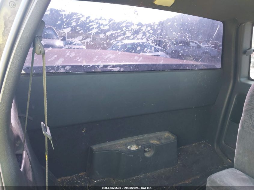 2000 GMC Sonoma Sls VIN: 1GTCS19W2Y8251748 Lot: 43325500