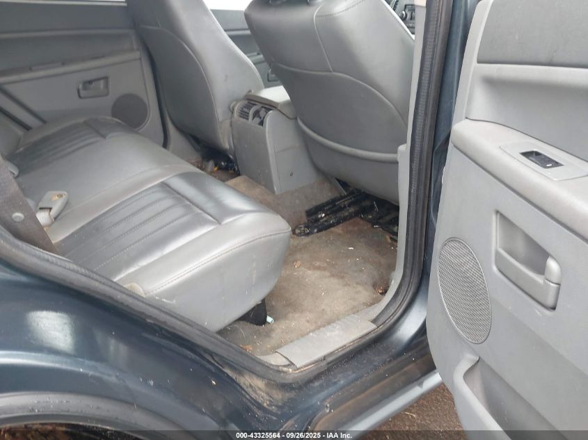 2007 Jeep Grand Cherokee Laredo VIN: 1J8HR48P27C677537 Lot: 43325564