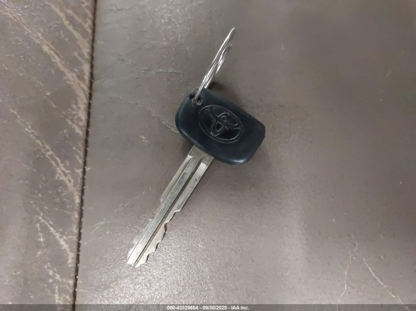 2000 Toyota Tundra Ltd V8 VIN: 5TBBT4810YS119026 Lot: 43325684