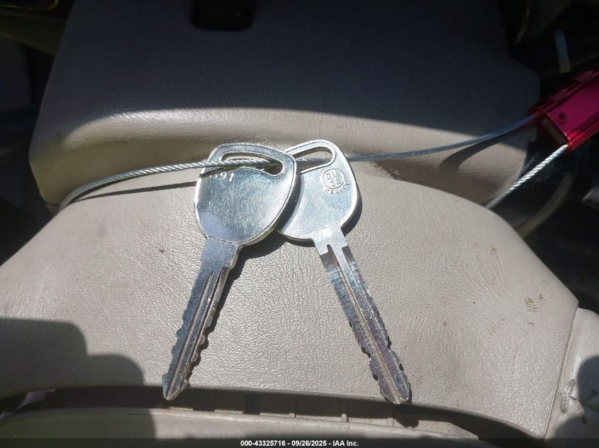 2000 Cadillac Escalade Standard VIN: 1GYEK13R8YR127435 Lot: 43325716