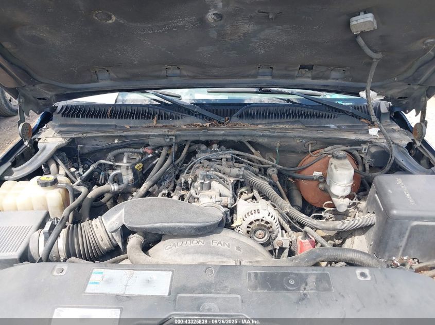 2000 Chevrolet Suburban VIN: 3GMFK16P7YG115575 Lot: 43325839