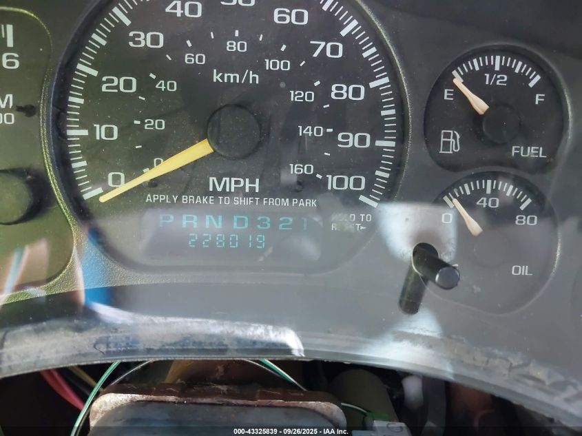 2000 Chevrolet Suburban VIN: 3GMFK16P7YG115575 Lot: 43325839