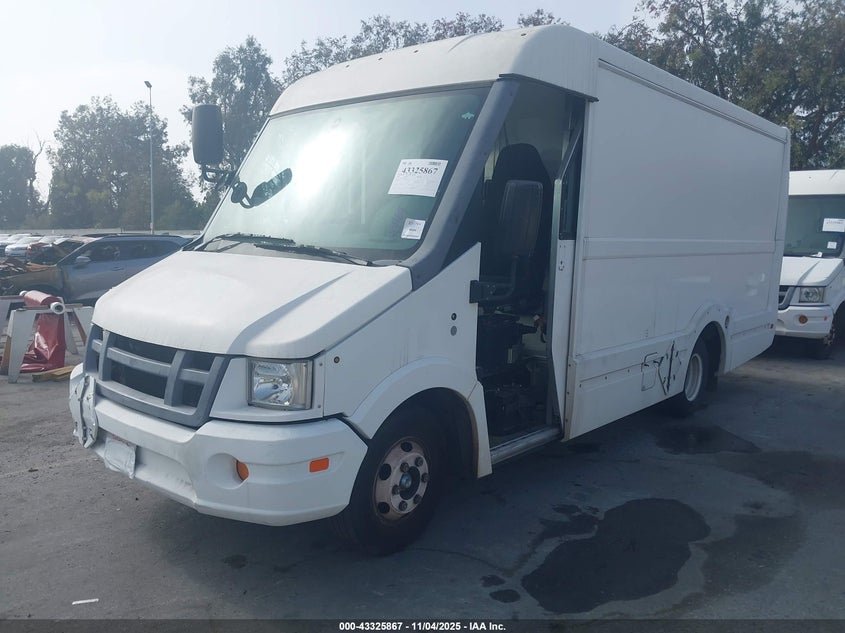 2015 Isuzu Commercial Van white van diesel JALB4T173F7W00262 photo #3