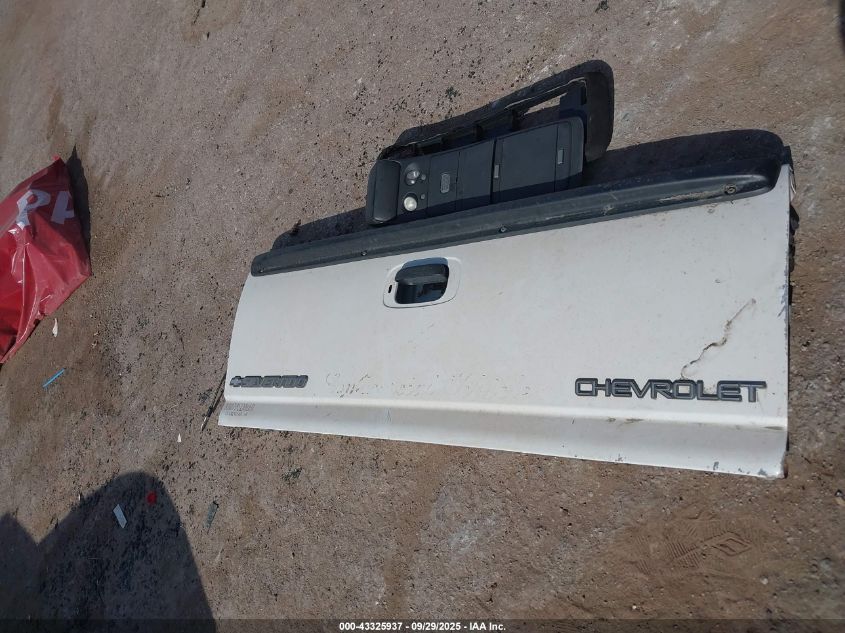 2000 Chevrolet Silverado 1500 Ls VIN: 2GCEC19T4Y1226915 Lot: 43325937