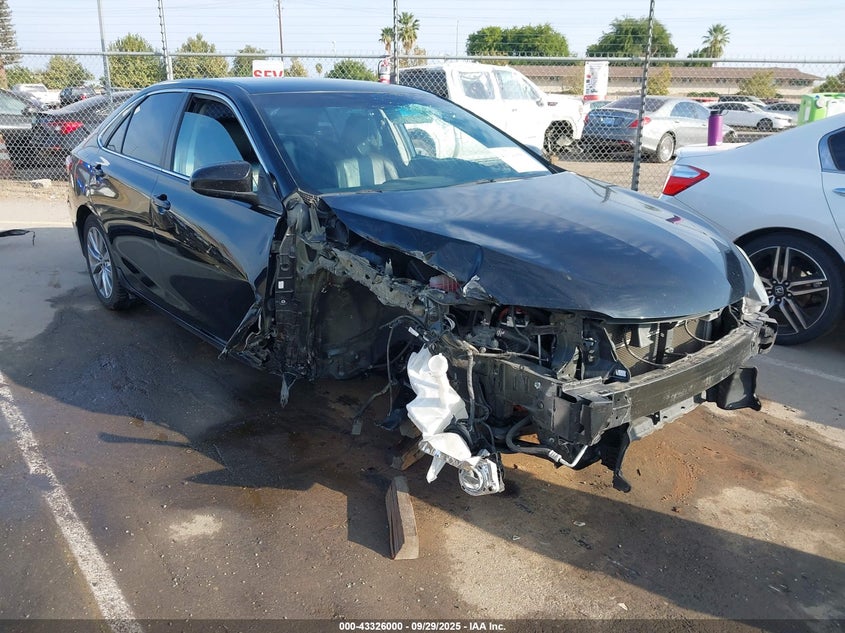 TOYOTA CAMRY HYBRID XLE