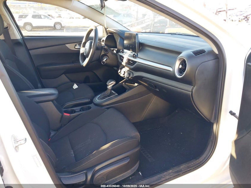 VIN 3KPF24AD5ME305312 2021 KIA FORTE LXS