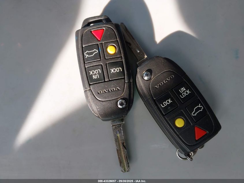 2004 Volvo V70 2.5T Awd VIN: YV1SJ59HX42379816 Lot: 43326057