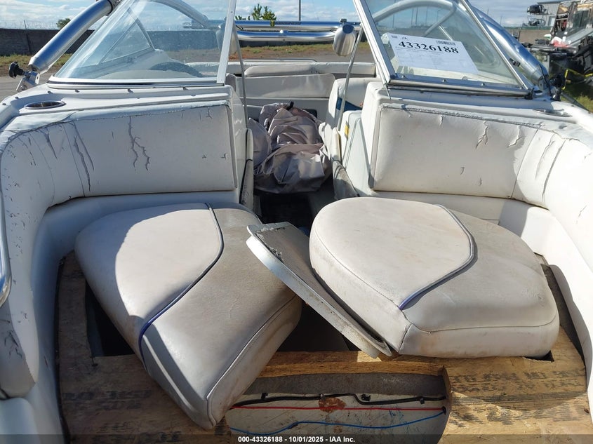 1994 BAYLINER CAPRI 1850LS auction photo 8