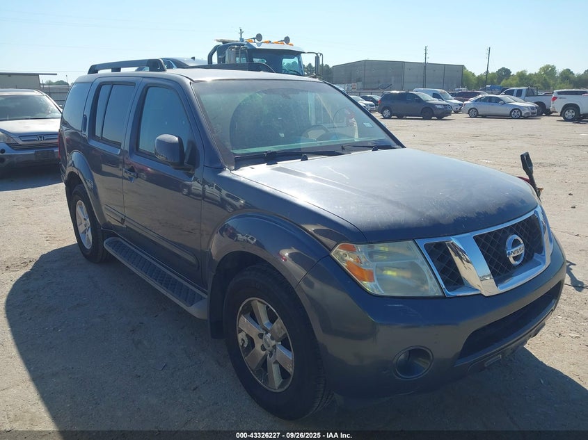 NISSAN PATHFINDER SE