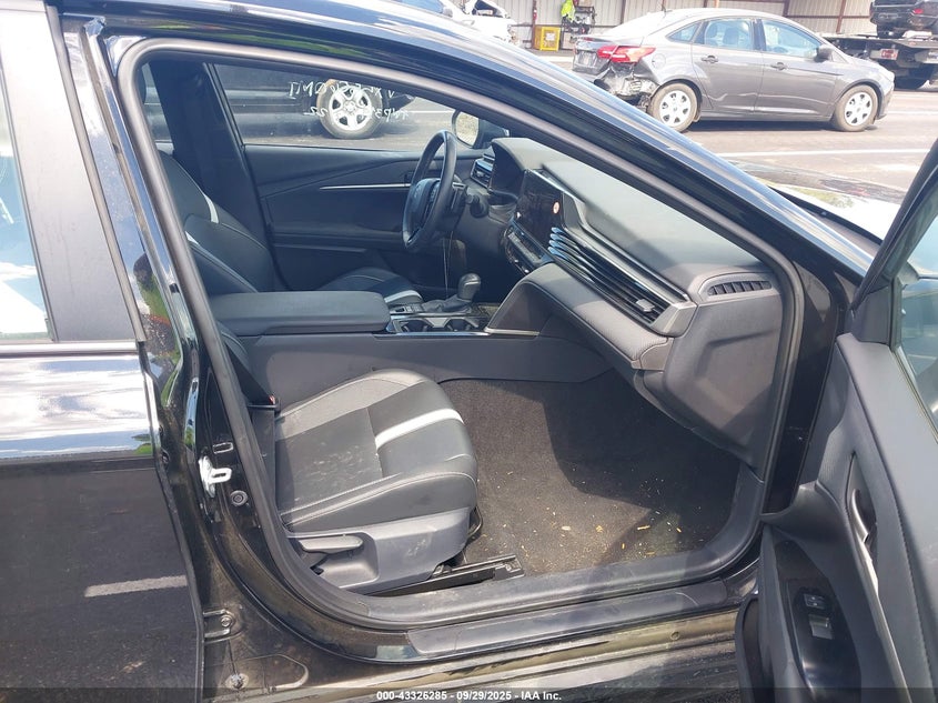 2025 TOYOTA CAMRY SE - 4T1DAACK0SU033251