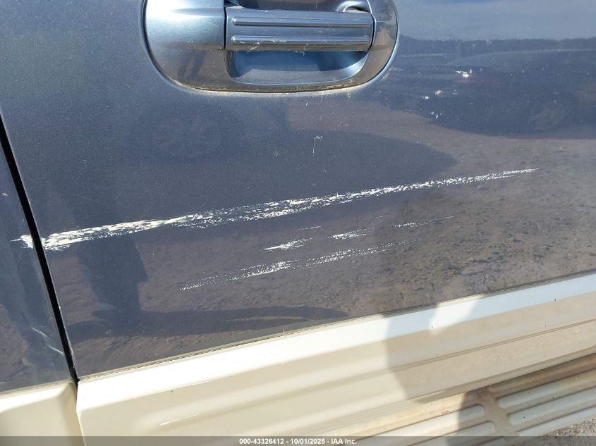 2005 Ford Expedition Eddie Bauer/King Ranch VIN: 1FMFU18575LA27895 Lot: 43326412