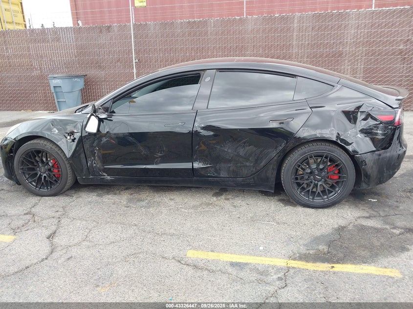 2019 Tesla Model 3 Long Range/Performance VIN: 5YJ3E1EB7KF432328 Lot: 43326447
