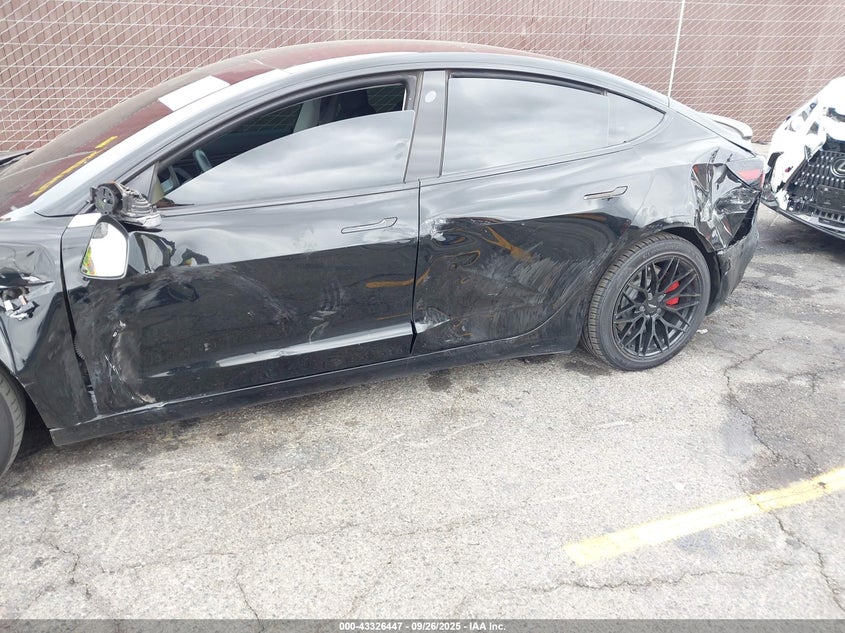 2019 Tesla Model 3 Long Range/Performance VIN: 5YJ3E1EB7KF432328 Lot: 43326447