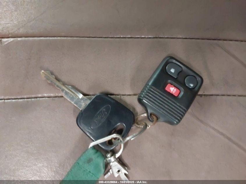 1998 Ford Expedition Eddie Bauer/Xlt VIN: 1FMPU18L4WLB30020 Lot: 43326664