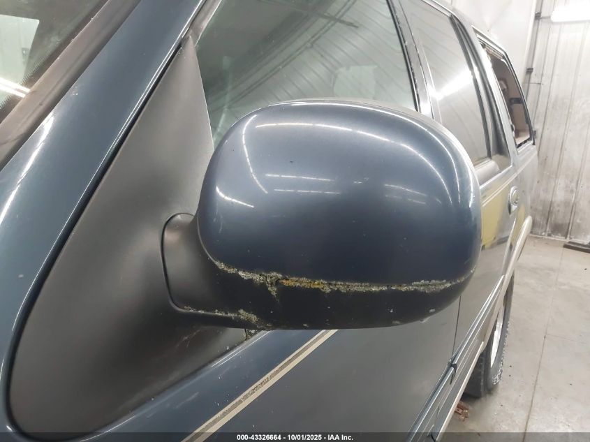 1998 Ford Expedition Eddie Bauer/Xlt VIN: 1FMPU18L4WLB30020 Lot: 43326664