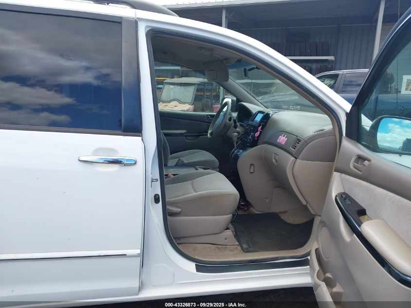 2005 Toyota Sienna Le