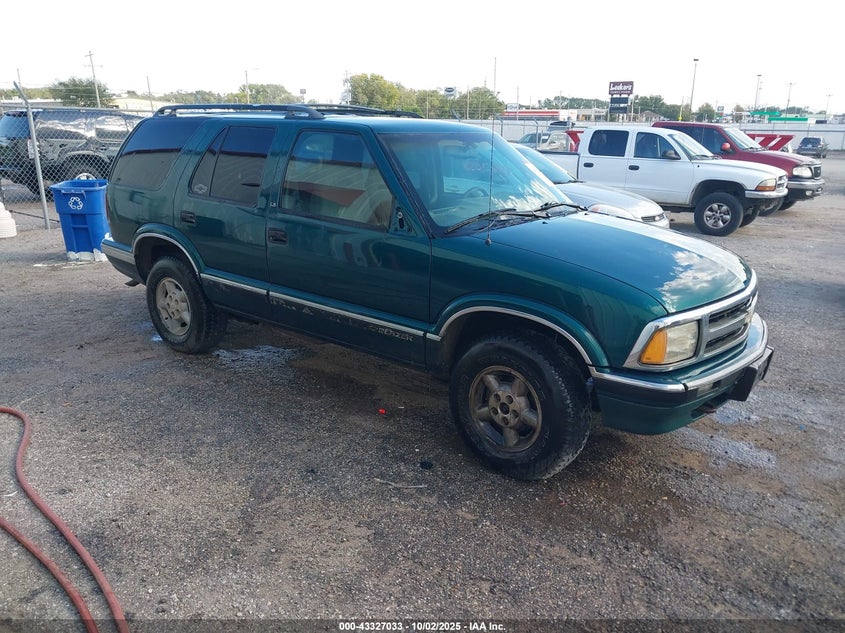 1996 Chevrolet Blazer green suv gasoline 1GNDT13W1T2261507 photo #1