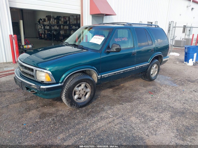 1996 Chevrolet Blazer green suv gasoline 1GNDT13W1T2261507 photo #3